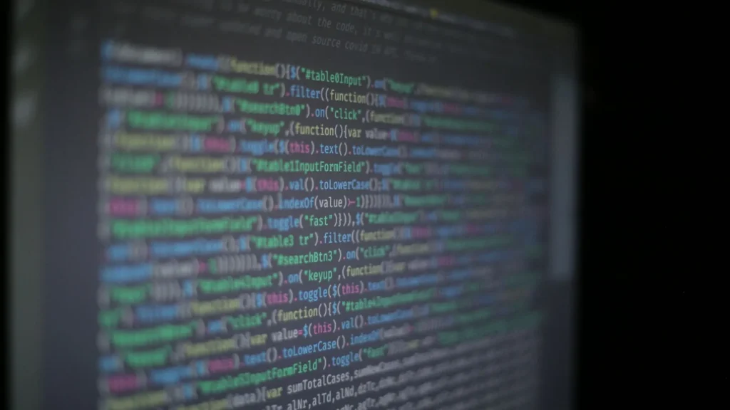 Primer plano de código de programación en una pantalla