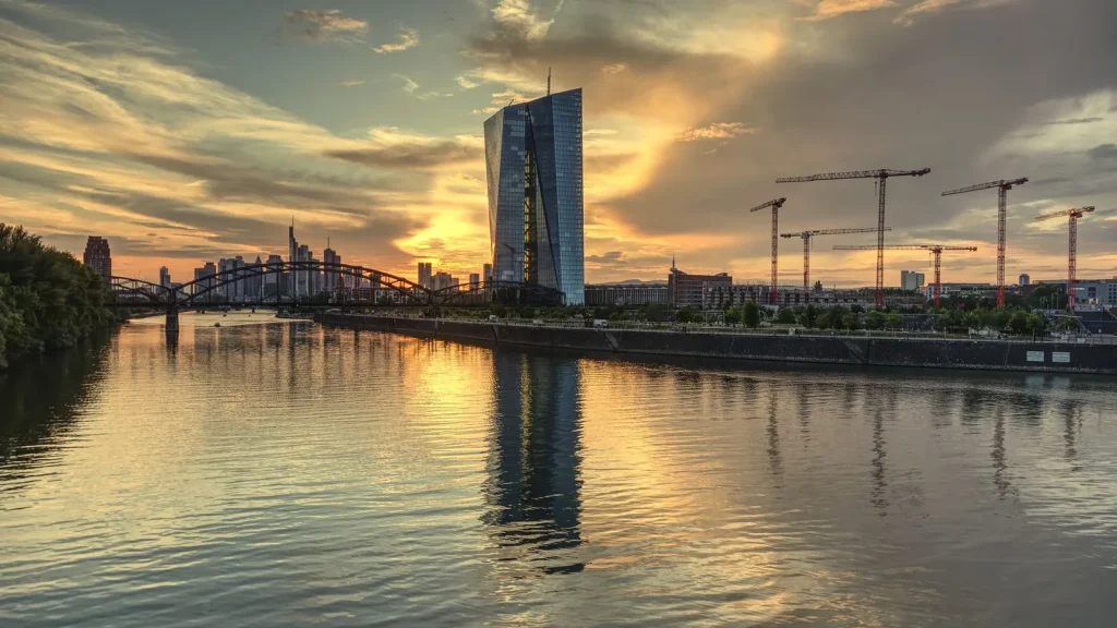 Sede del Banco Central Europeo en Frankfurt como referencia a la evolución de la inflación hasta 2027