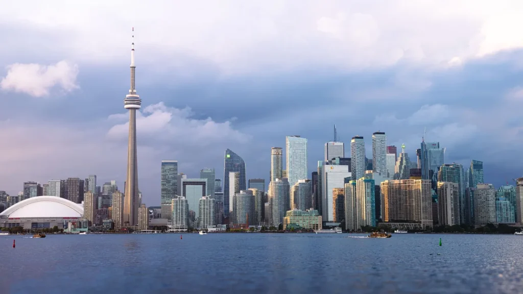 Canadá afronta un frenazo por los nuevos aranceles de EEUU: el crecimiento podría caer por debajo del 1%