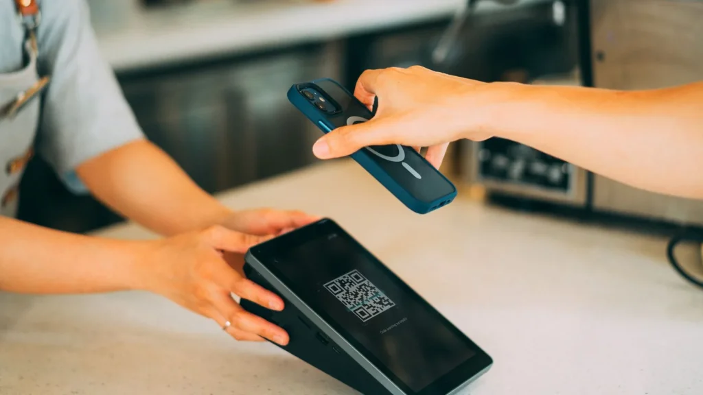 India empieza a cobrar por UPI y abre una oportunidad de 900 millones para PhonePe y Google Pay