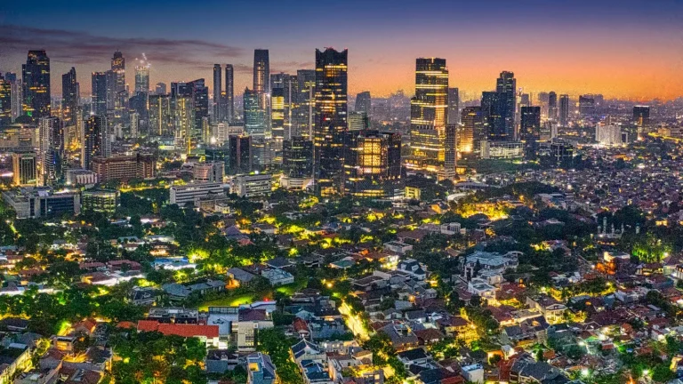 Indonesia mantiene los tipos en el 5,75% y apuesta por coberturas más baratas para defender la rupia sin frenar el crecimiento