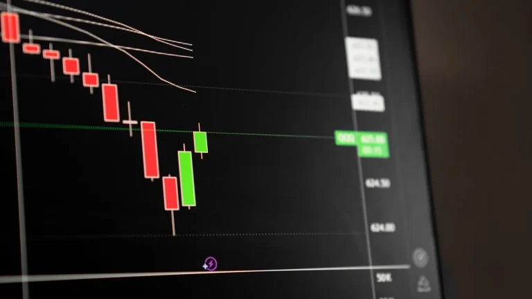 El STOXX 600 sube un 0,8% con tecnología al frente y el petróleo a la baja