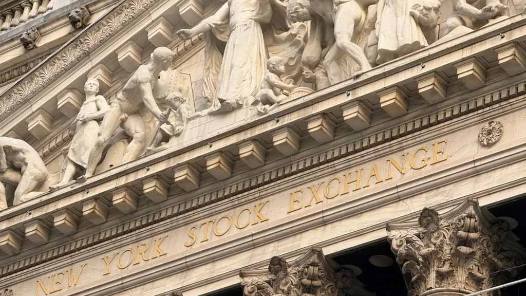 Fachada de la Bolsa de Nueva York en Wall Street